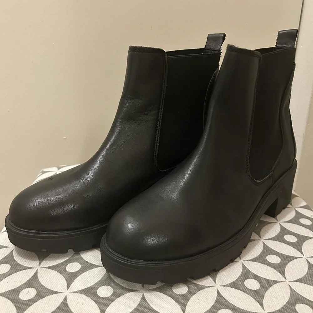 👍🏻 EUC. Women's Black  Ankle Boots - Picture 2 of 12
